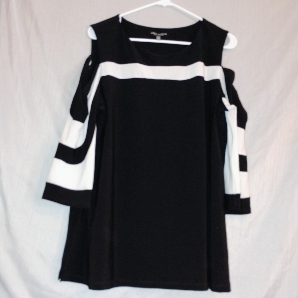 XL Black and White Women's Top